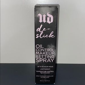 Urban Decay De-Slick Makeup Setting Spray